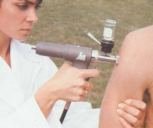 h1n1 vaccine risks Swine flu may come, even if you wash your hands and use good judgment. But with the stated H1N1 vaccine risks, will you be getting the shot? (Photo: flickr.com)